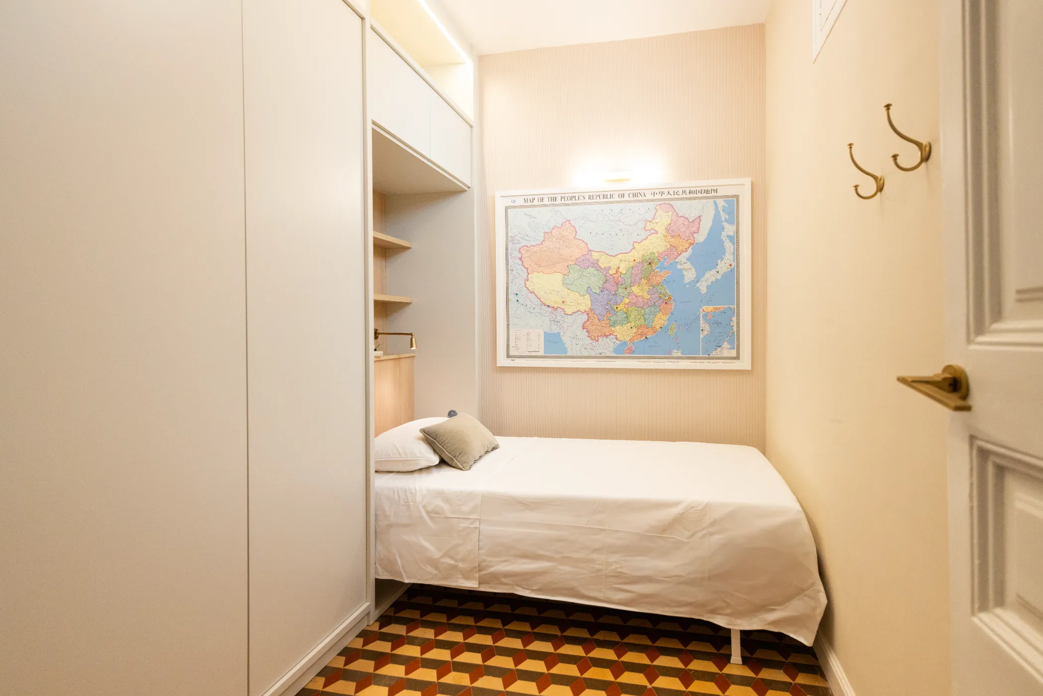bedroom bed