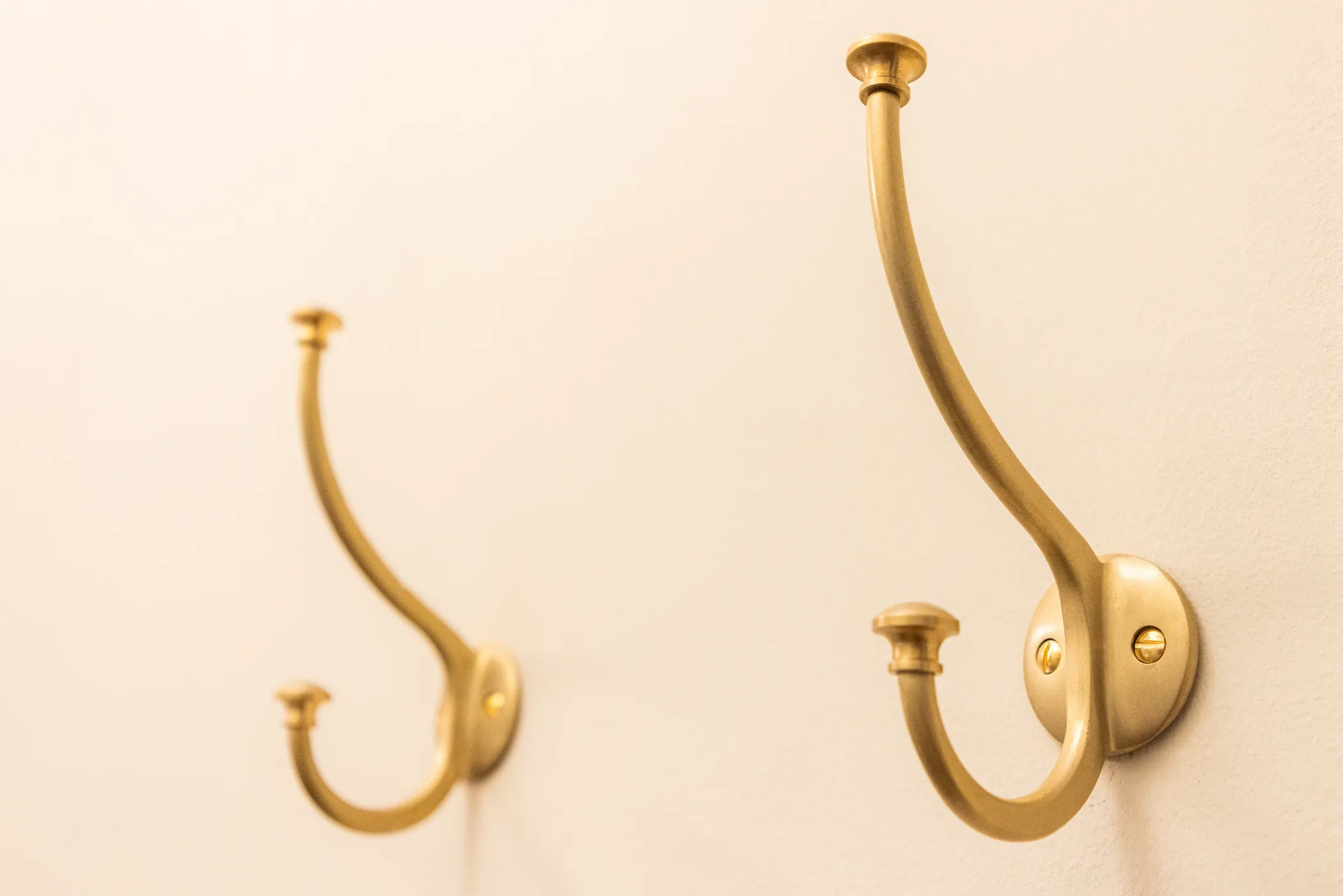 wall mount hangers close up